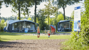 two children playing in a park at vakantiepark Ter Spegelt