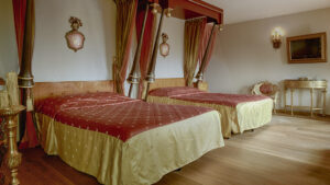 1024×576-gallerij-assepoester-suite-bedden-5