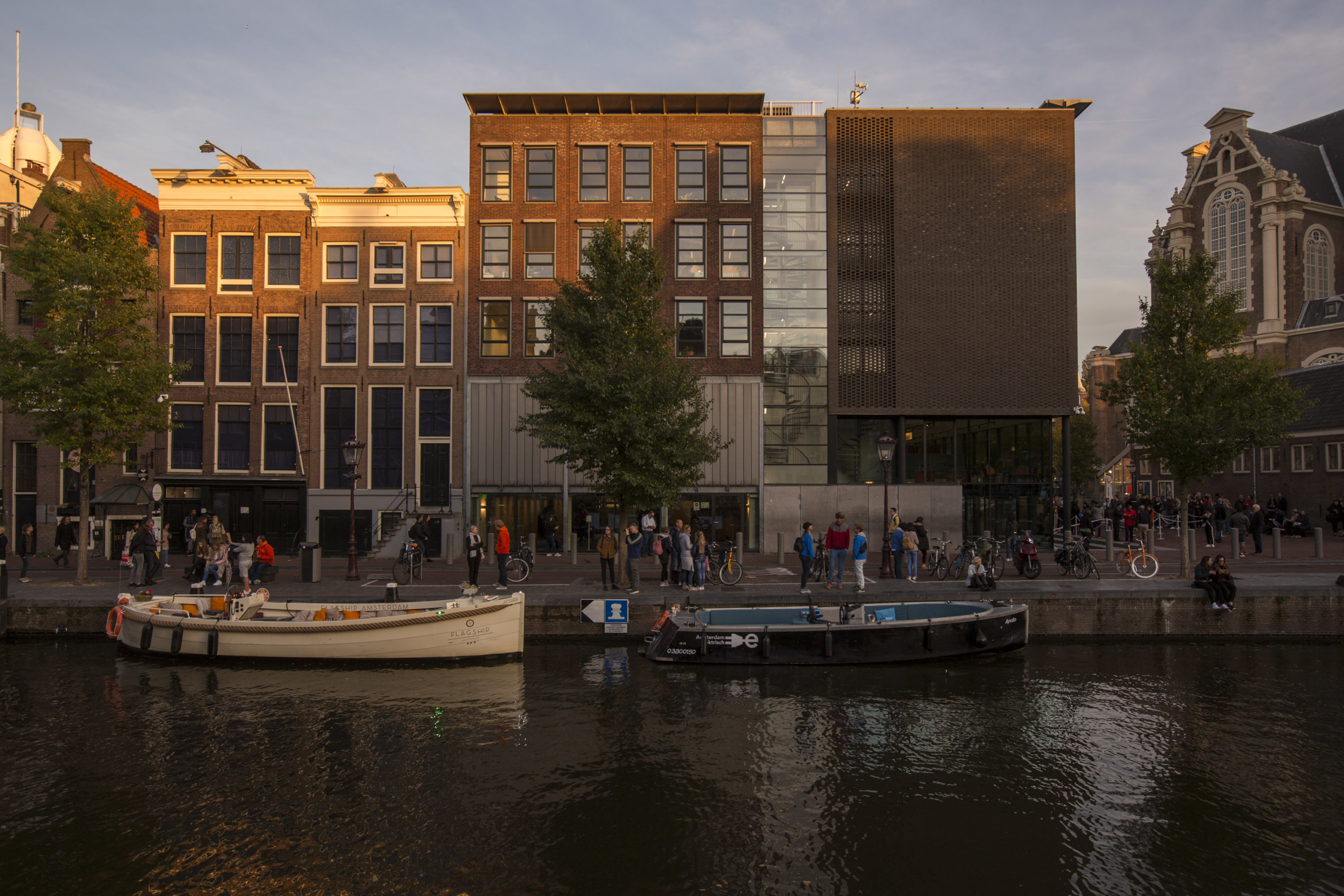 anne frank huis voorkant