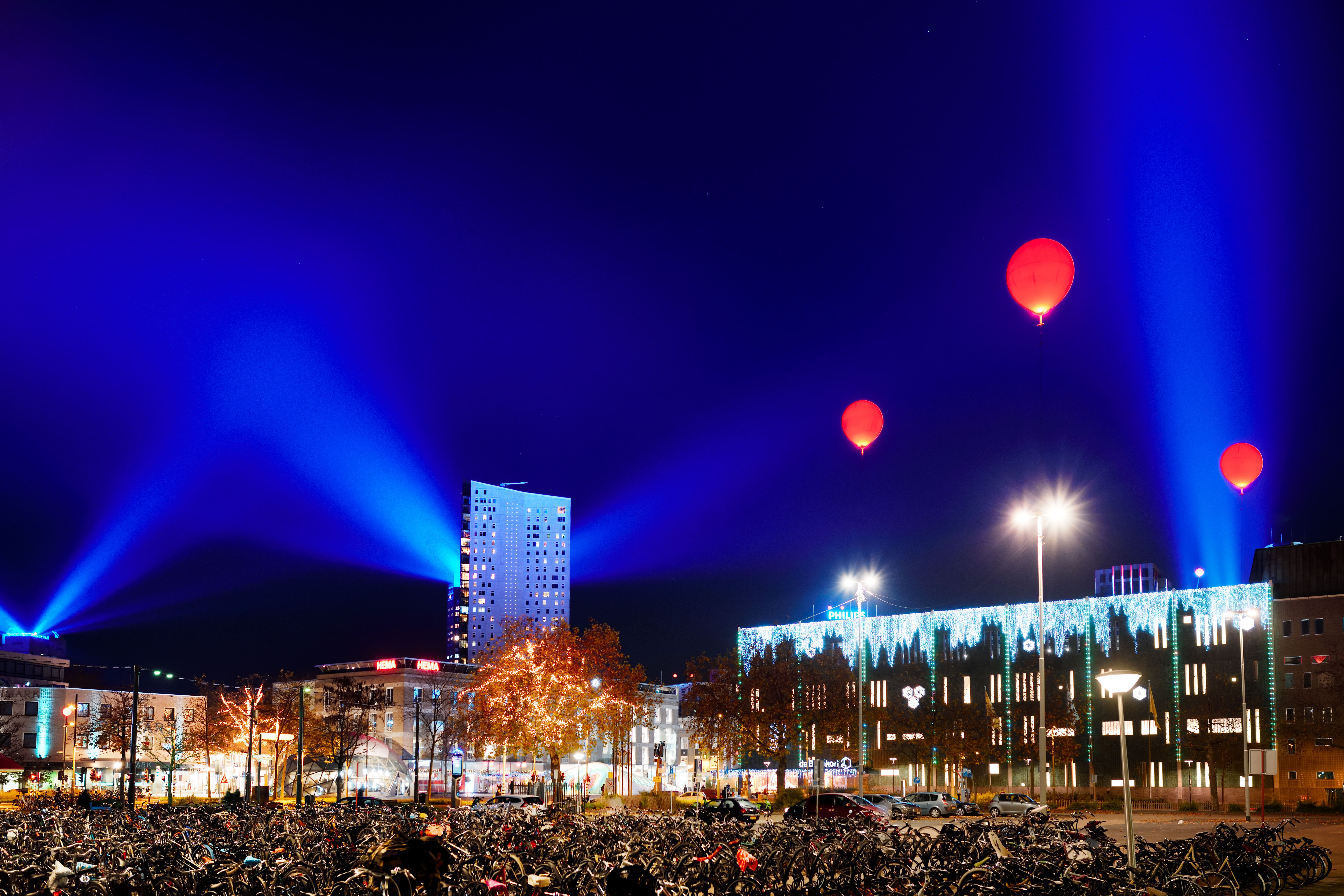 Connecting the Dots door Ivo Schoofs & Kari Kola