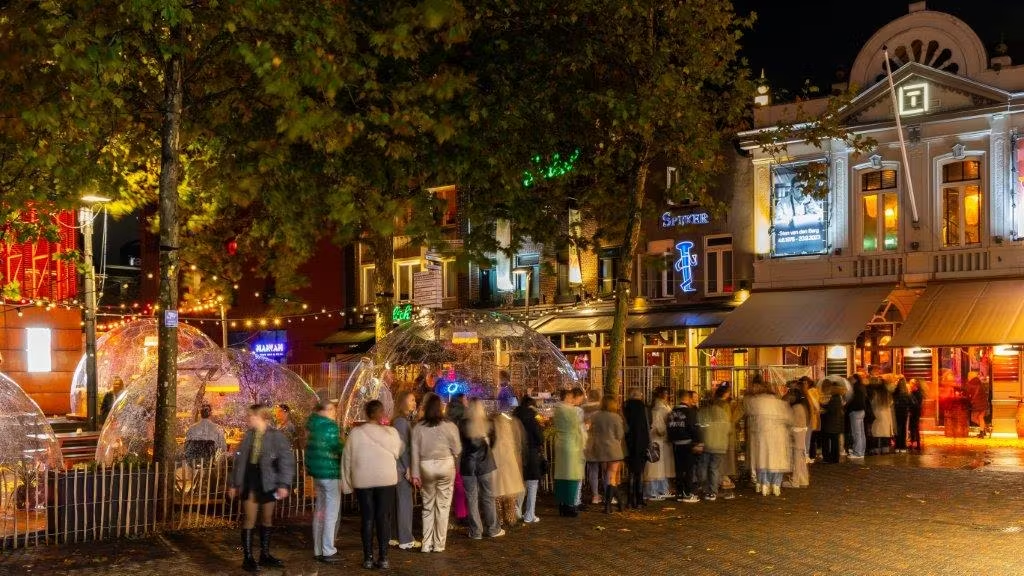 Dinner Domes op het Kerkplein in Eindhoven: dineren in een transparante koepel